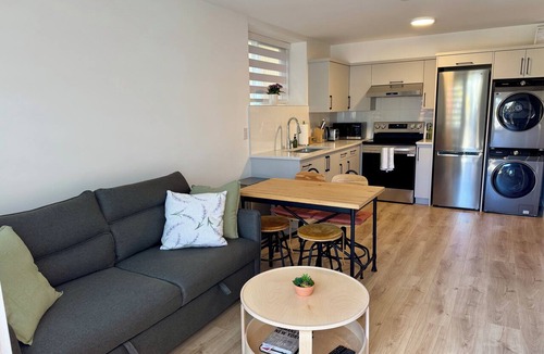 Renfrew-Collingwood House | Modern 1-Bedroom Suite | Free Parking + Walk to Skytrain