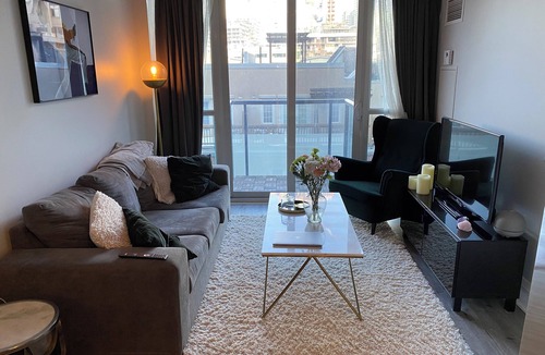 Fashion District Apartment | Modern 1 BR Near CN Tower - 10 Min Walk