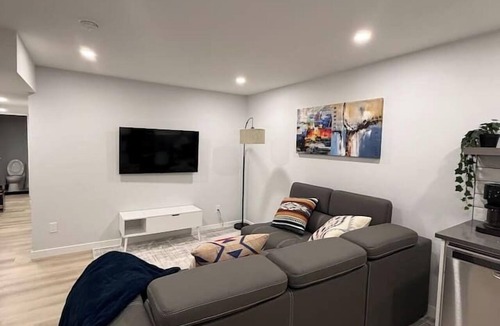 Leduc House | Modern 1Bedroom Stylish Private Basement Suite
