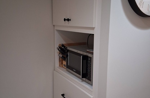 Sherwood Park House | Modern 1BR/1BA Ground Suite | Private, Quiet & Fully Renovated