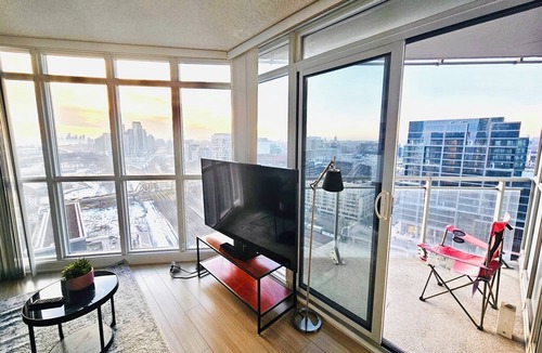 Bathurst Quay Condo | Modern 1BR in Toronto's Heart | CN Tower, Convention Center, Rogers Centre