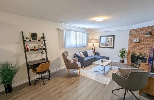St. Catharines House | Modern 2 BDR Guest Suite in St Catharines Niagara