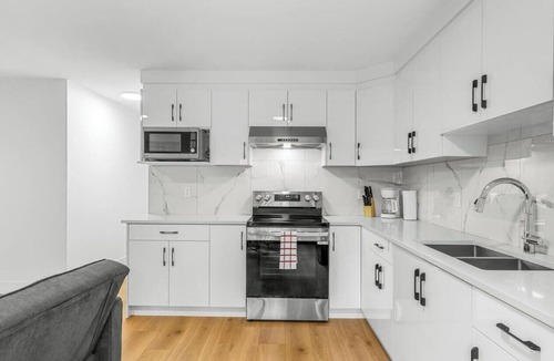 District of North Vancouver Condo | Modern 2-BR/Near Capilano Suspension Bridge