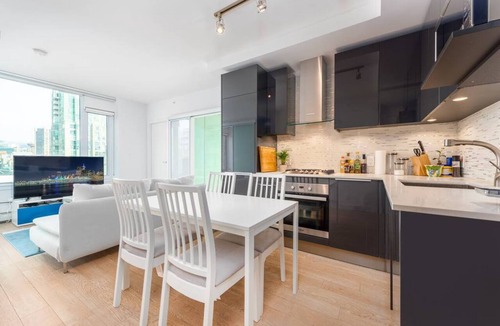 Downtown Vancouver Apartment | Modern 2BR, 17th-Floor City Views
