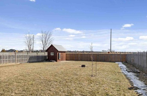 Ruthven House | Modern 2BR Basement Appartment. Near Point Peele. Free Parking. Kitchen