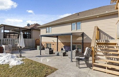 Ruthven House | Modern 2BR Basement Appartment. Near Point Peele. Free Parking. Kitchen