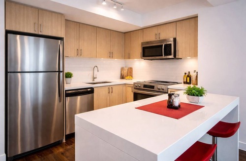 Toronto Entertainment District Apartment | Modern 2BR City Base Near CN Tower