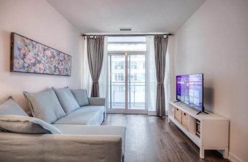 Yonge-Eglinton Apartment | Modern 2BR Condo in Midtown Toronto with Balcony