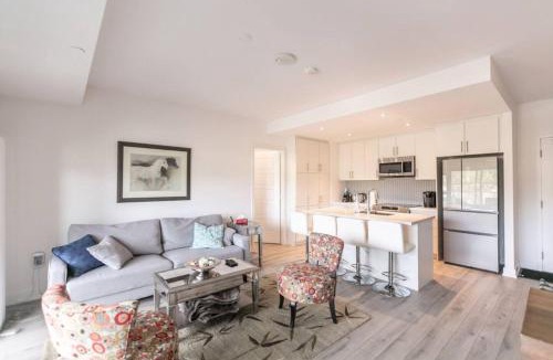 Innisfil Apartment | Modern 2BR Getaway with Balcony, BBQ and Parking