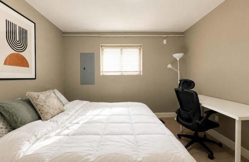 Fleetwood House | Modern 2br guest suite in Fleetwood Surrey