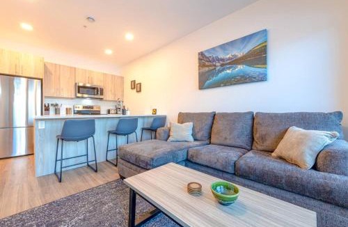 Golden House | Modern 2BR in Golden w/Stunning MTN Views!