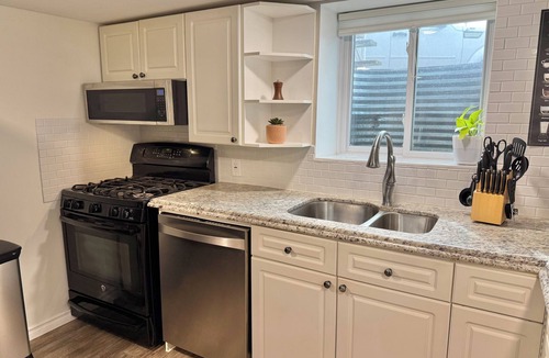 Brantford House | Modern 2BR Retreat w/Heated Floors & Gazebo