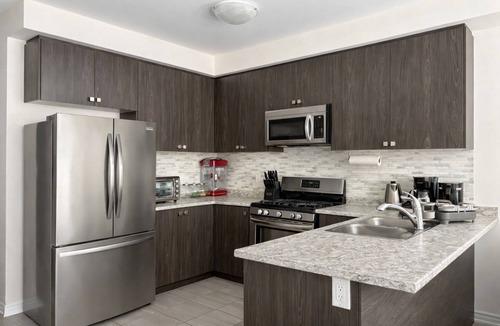 Alcona House | Modern 2BR Smart Home, Designed for Ease—Mins to Shops, Dining & Innisfil Beach!