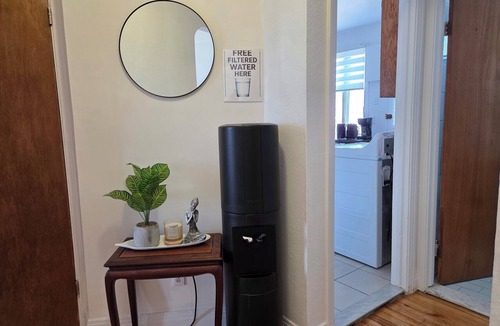 Little Italy Apartment | Modern 2BR Steps to Jean-Talon Metro Fast Wi-Fi Long Stays Welcome