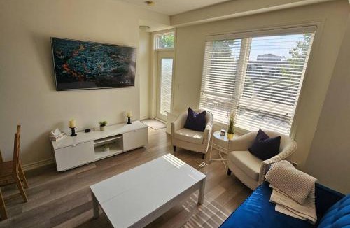 Earlscourt Apartment | Modern 2BR Townhouse w Patio & Free Parking Family & Work Stays