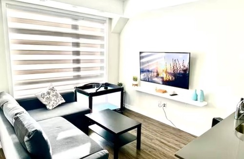 Vaughan House | Modern 3 bed, 2 bath townhouse.