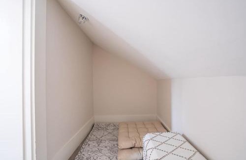 Riley Park-Little Mountain House | Modern 3BR Lane House Vancouver