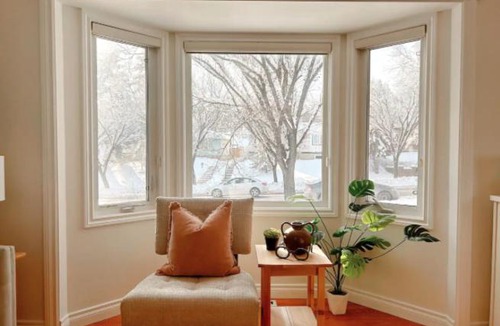 Northwest Calgary House | Modern 3BR Near Airport & DT