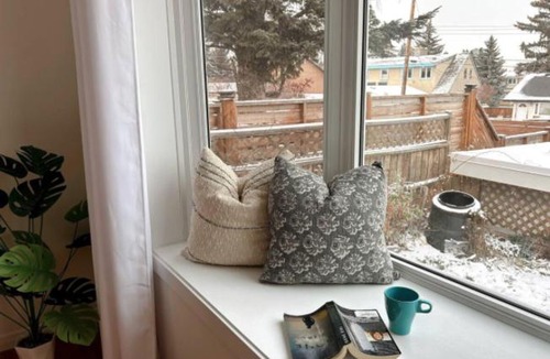 Northwest Calgary House | Modern 3BR Near Airport & DT
