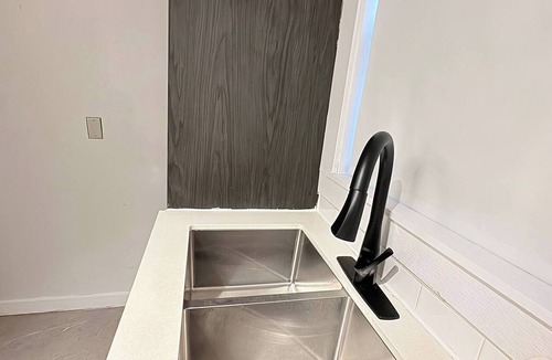 Halifax Apartment | Modern 3BR Near Long Lake Minutes to Downtown