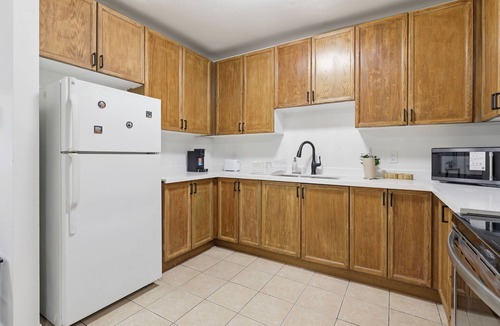 Parkdale Apartment | Modern 3BR Urban Haven in Downtown Toronto