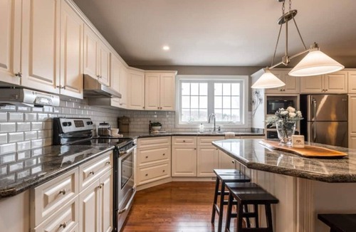Perry House | Modern 4BR Lakefront Cottage w/Hot Tub & Dock