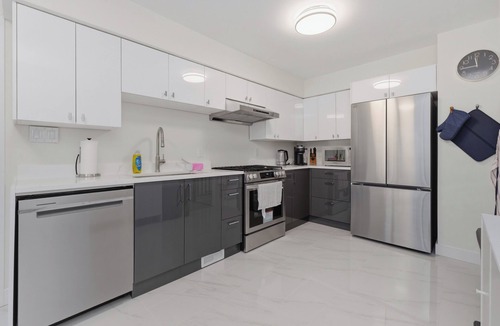 Marpole House | Modern 5Bdrm House, Close to Airport & Skytrain&Shops!