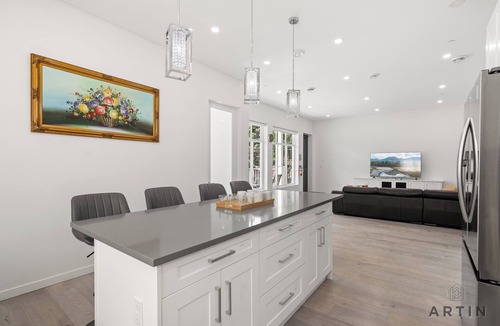 East Side House | Modern 6BR Home - Ideal for Quiet Family Holidays
