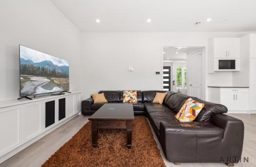 East Side House | Modern 6BR Home - Ideal for Quiet Family Holidays
