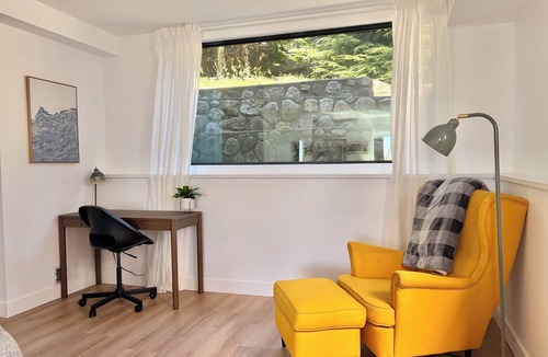 Lynn Valley Apartment | Modern and Bright Lynn Valley Retreat