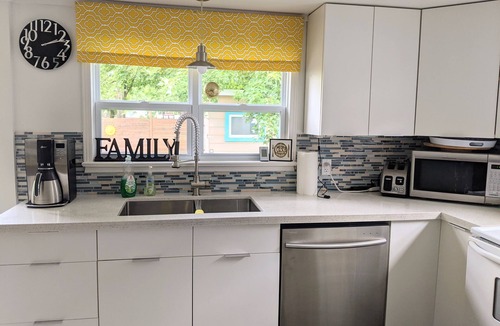 Crystal Beach Cottage | Modern and relaxing cottage, steps from the beach, short drive to Niagara Falls!
