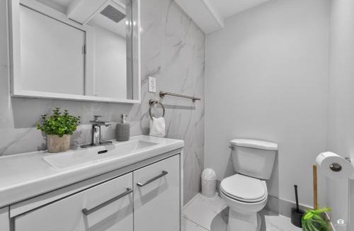 Vancouver South House | Modern and spacious 3-BR basement suite