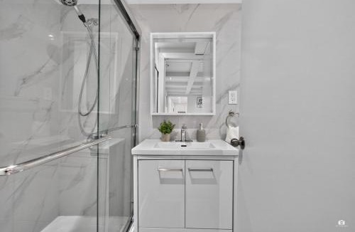 Vancouver South House | Modern and spacious 3-BR basement suite
