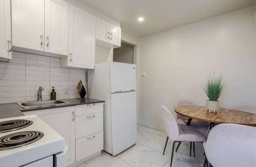Cote-Des-Neiges—Notre-Dame-De-Grace Apartment | Modern Apartment in Montréal