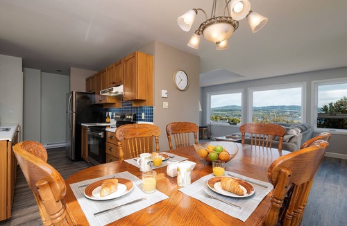 Pointe-au-Pic Condo | Modern chalet near the Casino