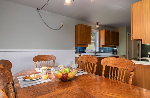 Pointe-au-Pic Condo | Modern chalet near the Casino