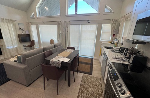 Lac La Hache Cabin | Modern Charming Lakeside cottage on Lac La Hache! Fun all year!