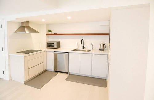 Richmond Hill House | Modern Comfort |Walk-Out Suite