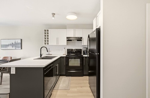 North End Condo | Modern Condo Downtown @Waterscapes-HE321