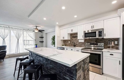 Hamilton Apartment | Modern Condo located in quiet area near downtown