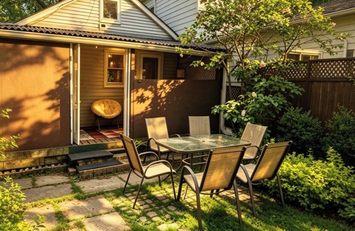 Oakridge House | Modern Cottage Near Beaches Subway Free Private Parking