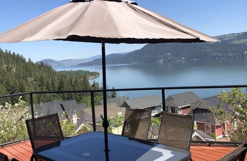Central Okanagan Cottage | Modern cottage with spectacular view, sleeps 6- FINTRY BC