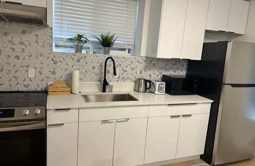 East Clayton House | Modern & Cozy 2BR Suite Near Shops & Dining in clayton height