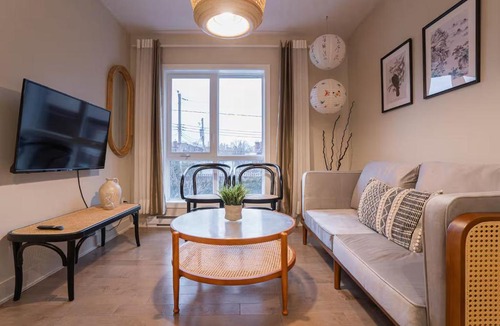Cote-Des-Neiges—Notre-Dame-De-Grace Apartment | Modern Cozy 2BR Suite with Gym & Rooftop Views Near Downtown & Airport