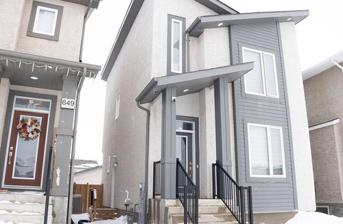 Winnipeg House | Modern, Cozy & Stylishly Furnished Suite | Private Entrance