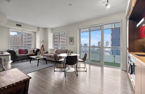 Toronto Entertainment District Apartment | Modern Downtown Apartments