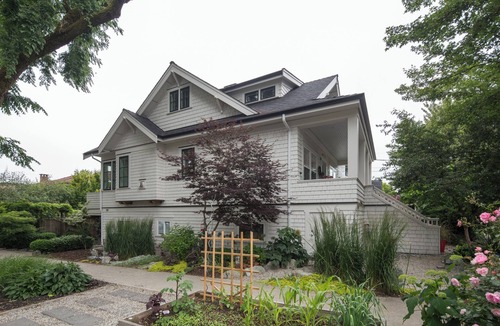 Kensington-Cedar Cottage House | Modern family home w/2 master suites. Close to stadium downtown, & shops.