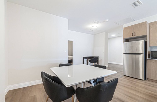 Dean Park Apartment | Modern Fully Furnished 3 Bedroom Apartment Unit 6