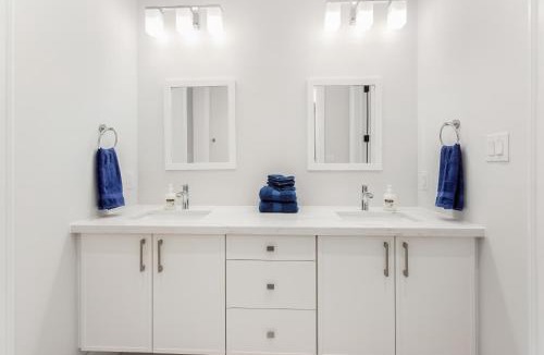 Bronte House | Modern Gem 8 min Walk to Marina Near Downtown