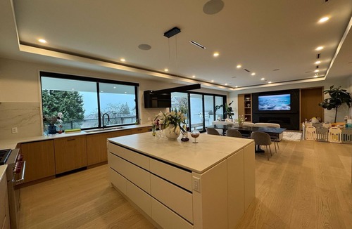 Lynn Valley House | Modern Home with Pool - MAJOR INTERNATIONAL SPORTING EVENT Vancouver